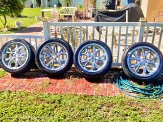 Set of 4 Chrome 20” Rims – 245/50R20 Tires – Tires Need Replacing
