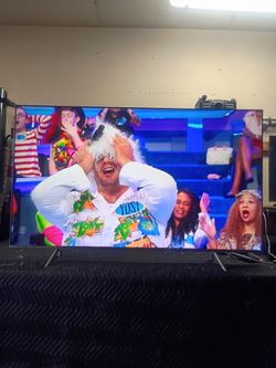 65 inch Samsung smart 4k UHD beautiful thin tv comes with remote control shows great quality clear picture works perfect guaranteed