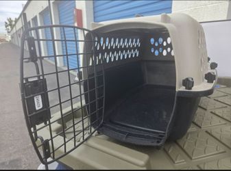 Plastic Pet Carrier with Wire Door