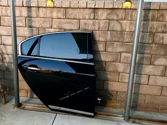 2010 Hyundai Genesis Right Rear Passenger Door – For Parts