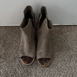 Tom’s Heel Size 8.5