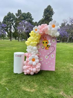 Balloons Decorations/bee Backdrop 
