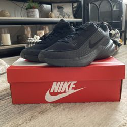 NIKE UPLIFTS SC 9.5