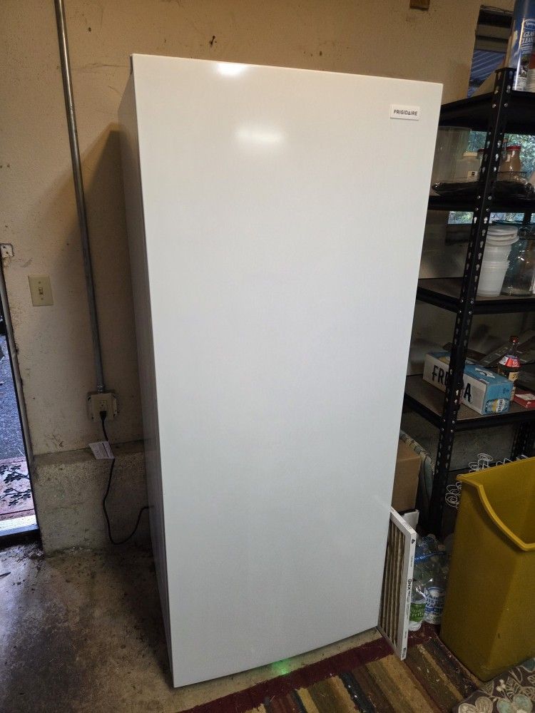 Freezer - Frigidaire upright