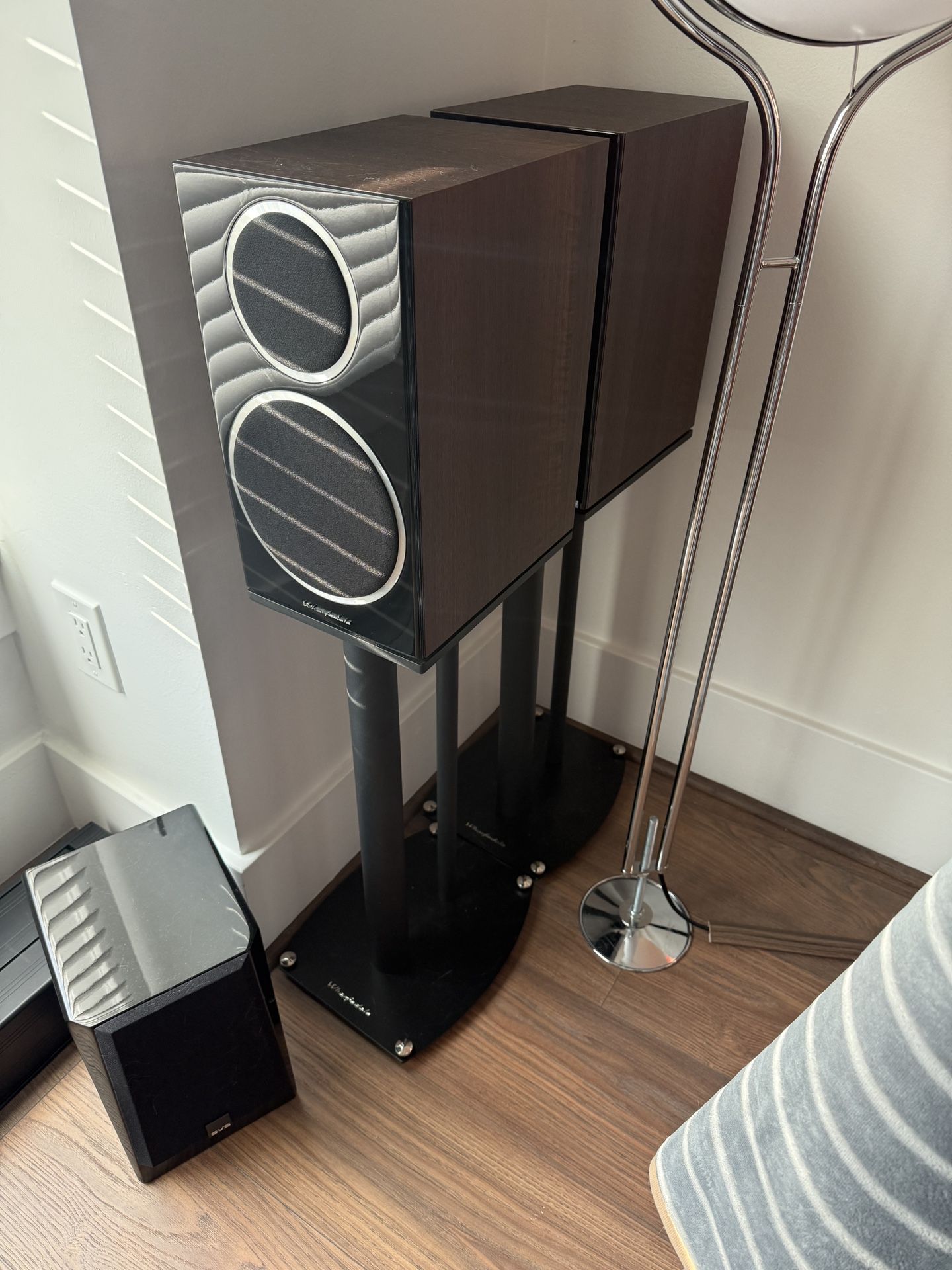 Wharfedale Diamond 225 speakers