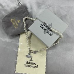 Vivienne Westwood Lucrece pearl necklace in Silver