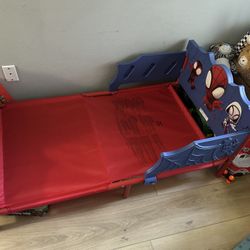 Toddler Bed frame + Mattress 