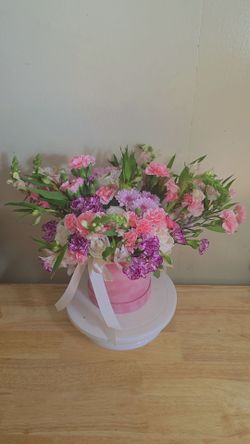 Fresh Flower Arrangement in Pink Hat Box