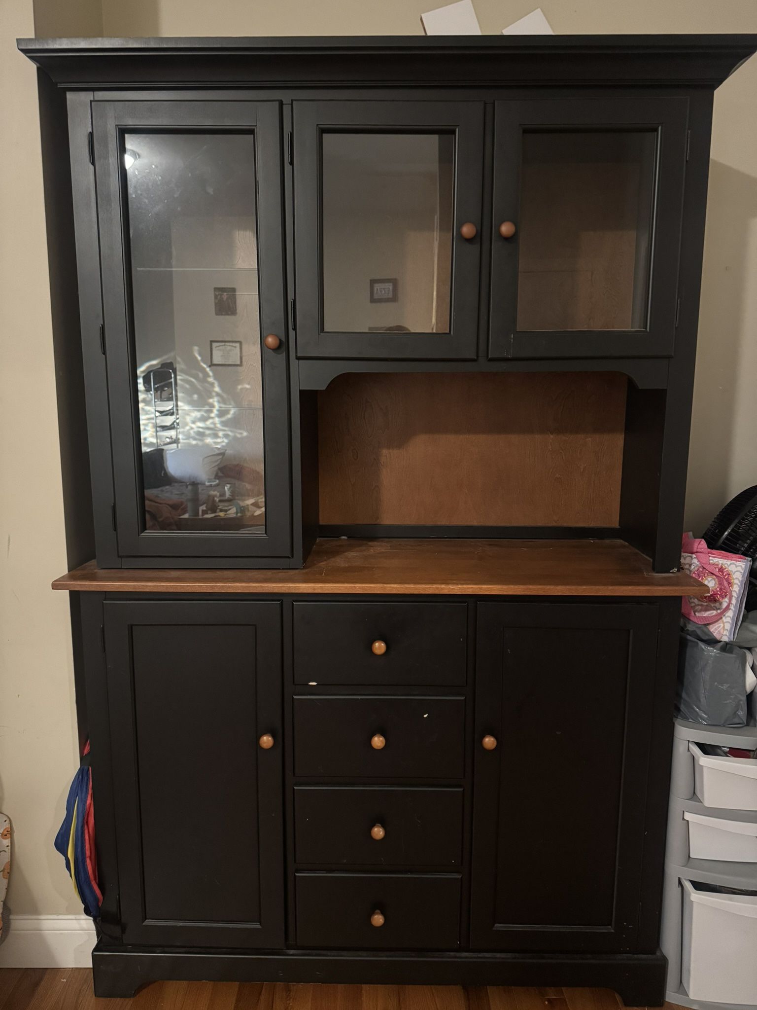 Cabinet Hutch