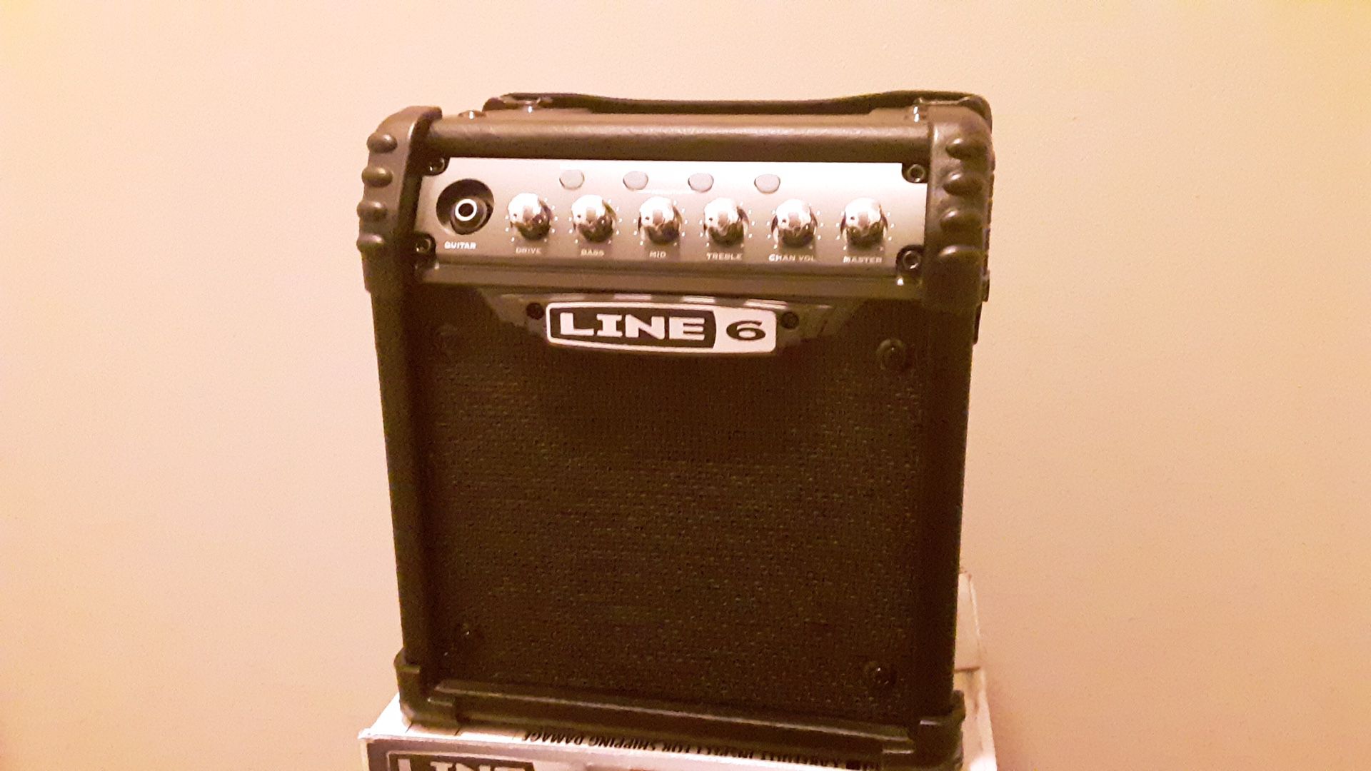 Line 6 Micro Spider Amp (Battery Powered Amp)