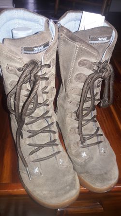 Girls Teva brown winter boots