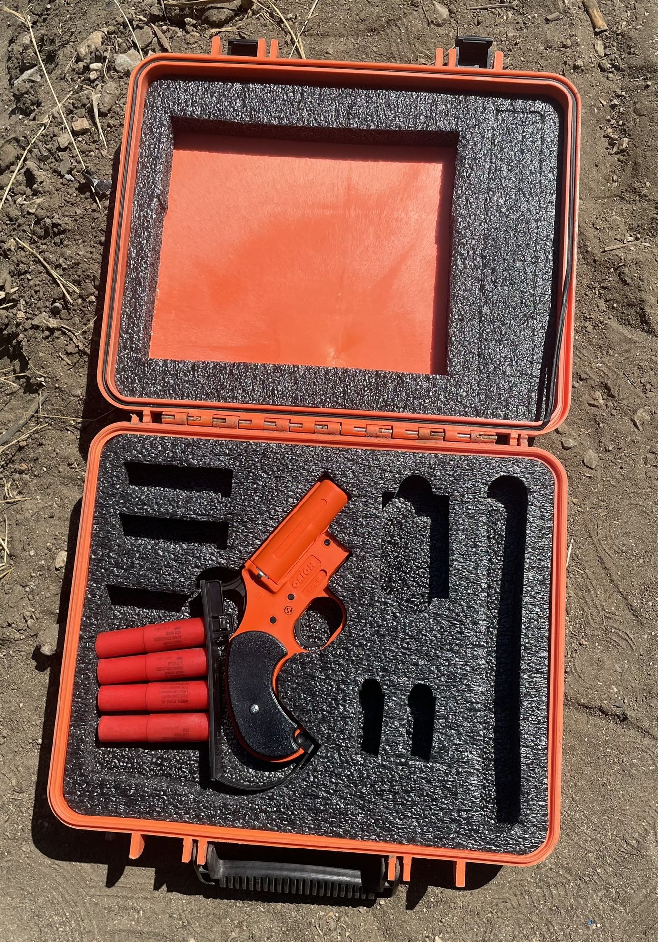 Orion Safety ALERTER Basic 12 GA 4-Flares w/ORION® 627 Orange Flare Gun Model 511/544/574 Hard Case with Foam Inserts