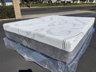Queen Organic Cooling Gel Memory Foam!•••