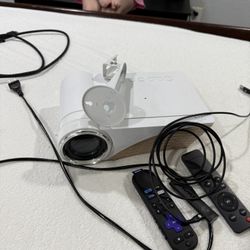 Projector Wit Roku Stick 
