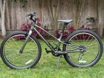 Specialized Jett 24 Kids Bike — Excellent Condition / Barely Used