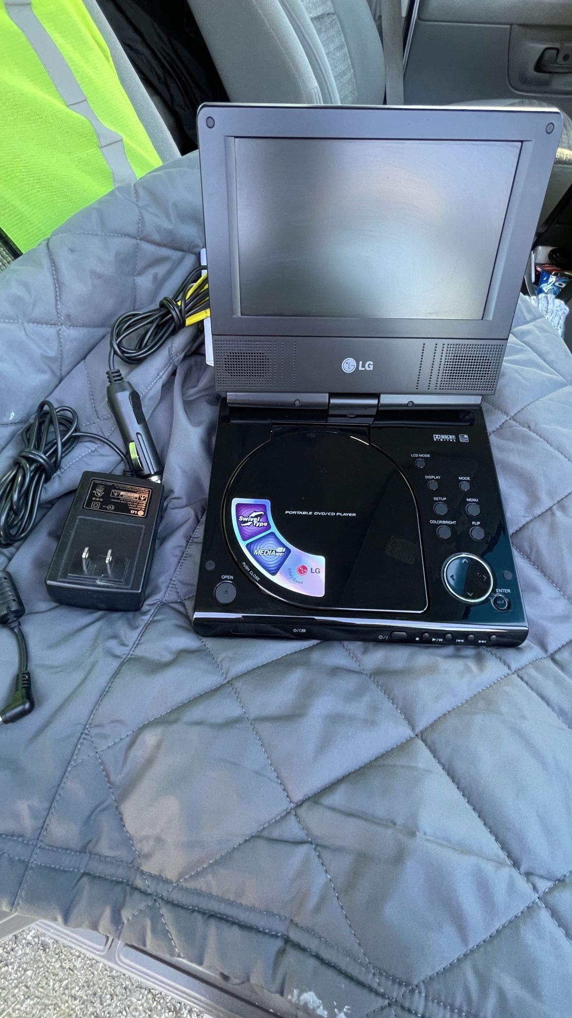LG DP771 7-Inch Portable DVD Player