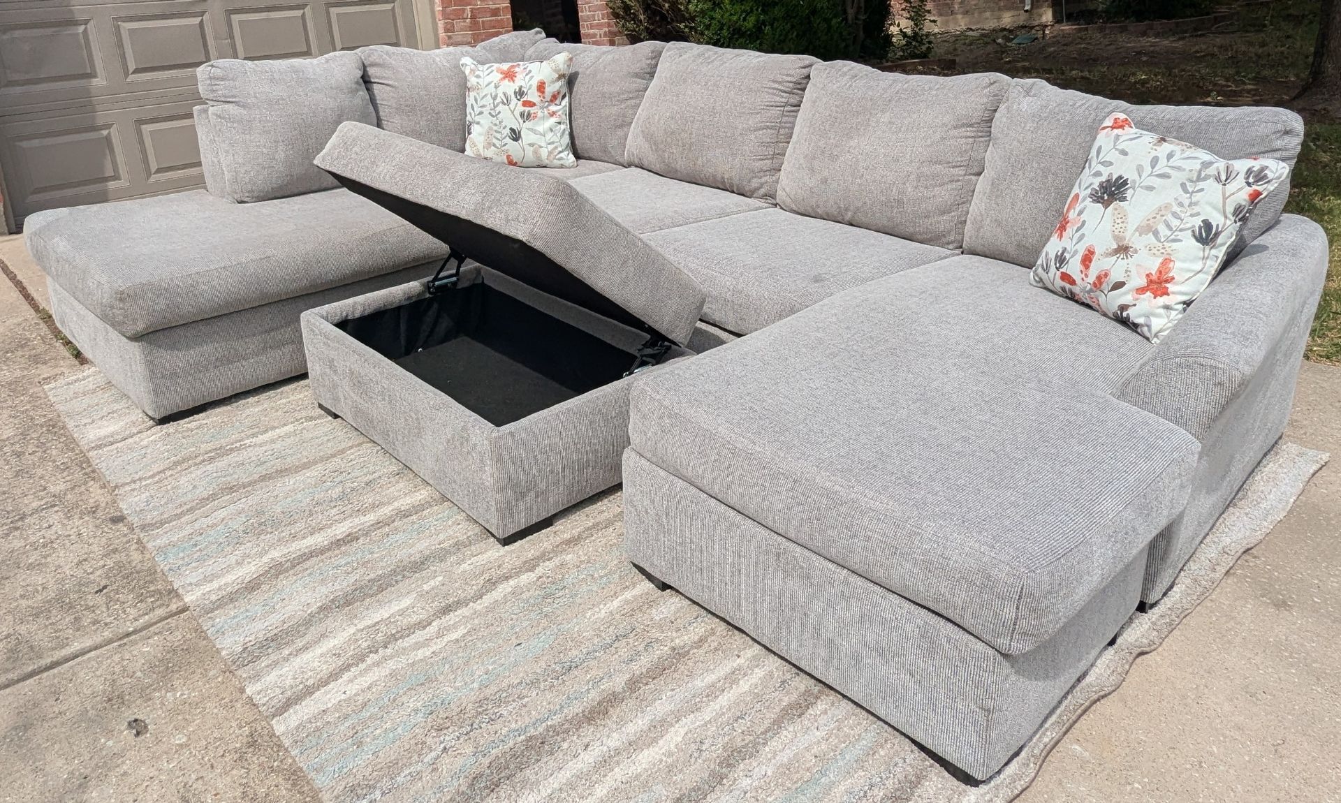 Grey U-Shaped Sectional Couch W/ Ottoman, DELIVERY AVAILABLE!!
