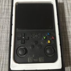 R36S portable retro console with 1000+ games from different consoles