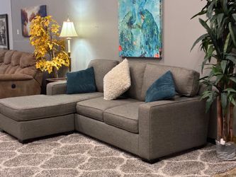 🩶 Sleeper Sofa Sectional w/ Ottoman & Pull-Out Bed – Clean Modern Style
Ref# LR0104