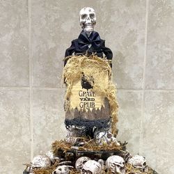 HALLOWEEN PROP/ DECOR GRAVEYARD CENTERPIECE