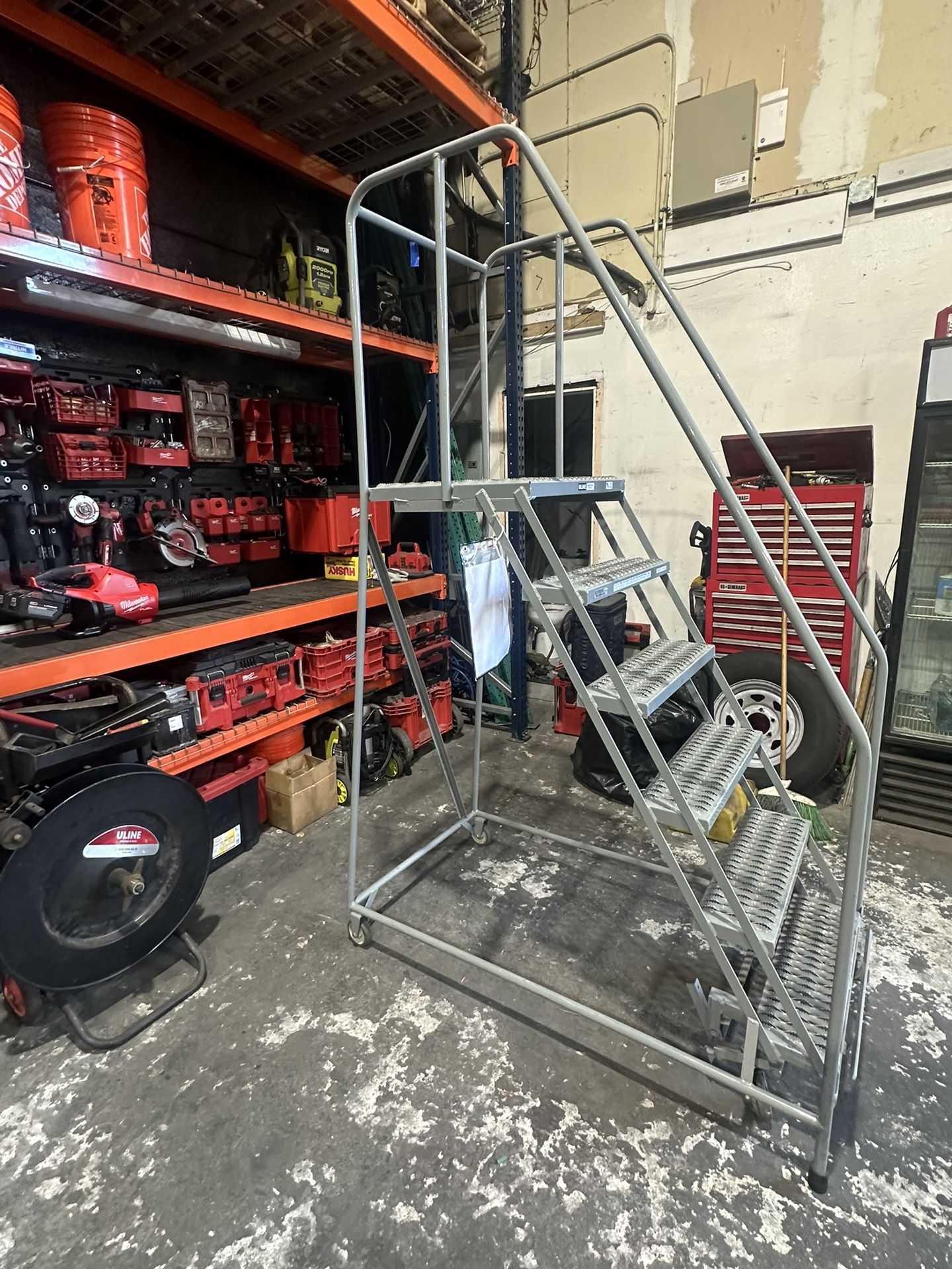 5 Step Uline Rolling Ladder