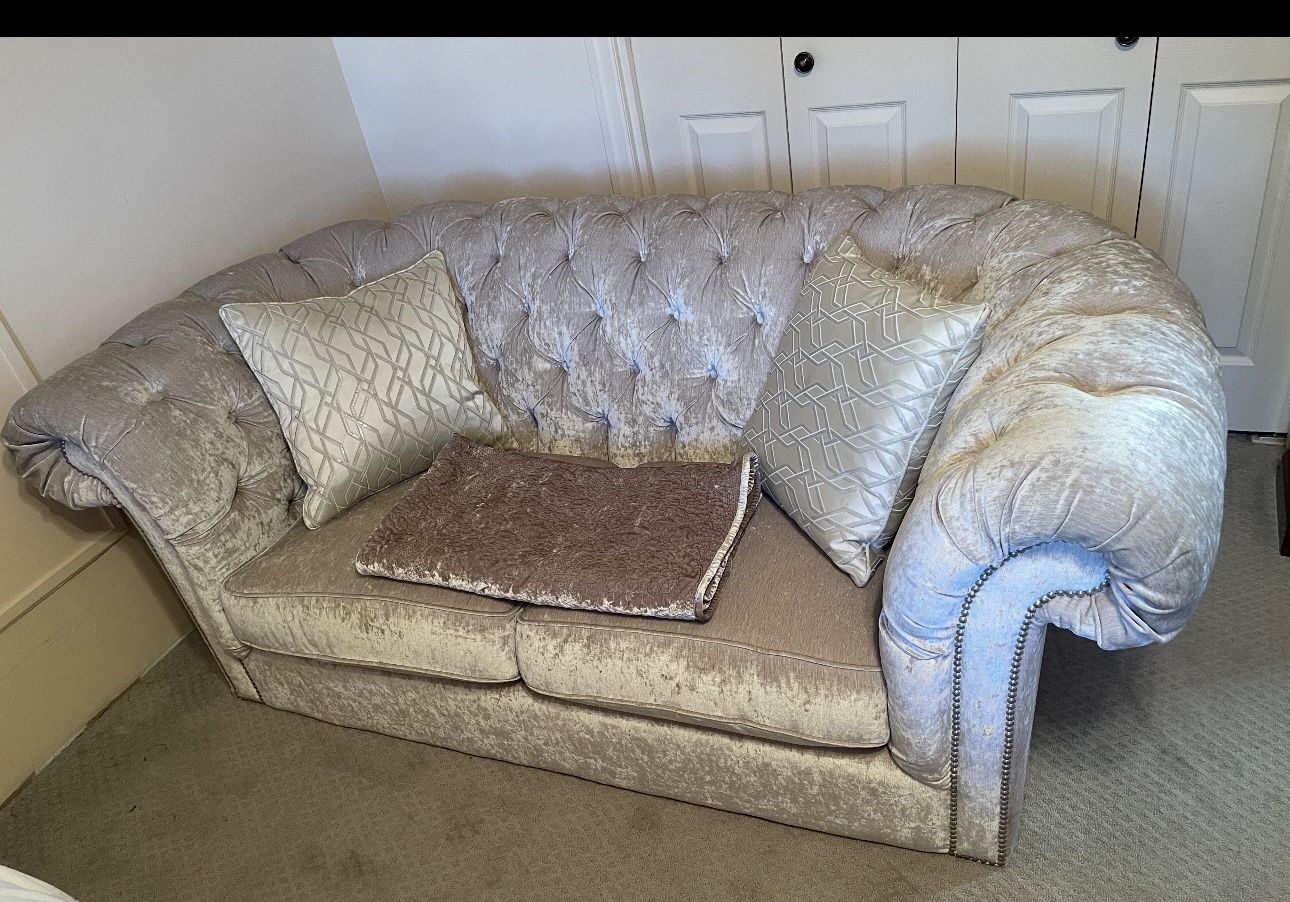 5ft Couch Love Seat