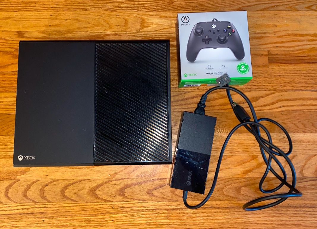 Original Xbox One With New Controller