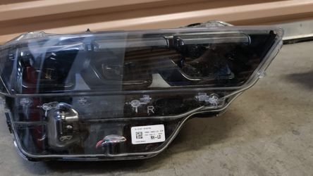 2024 - 2026 FORD MUSTANG RH RIGHT LED HEADLIGHT  BLACK OEM USED