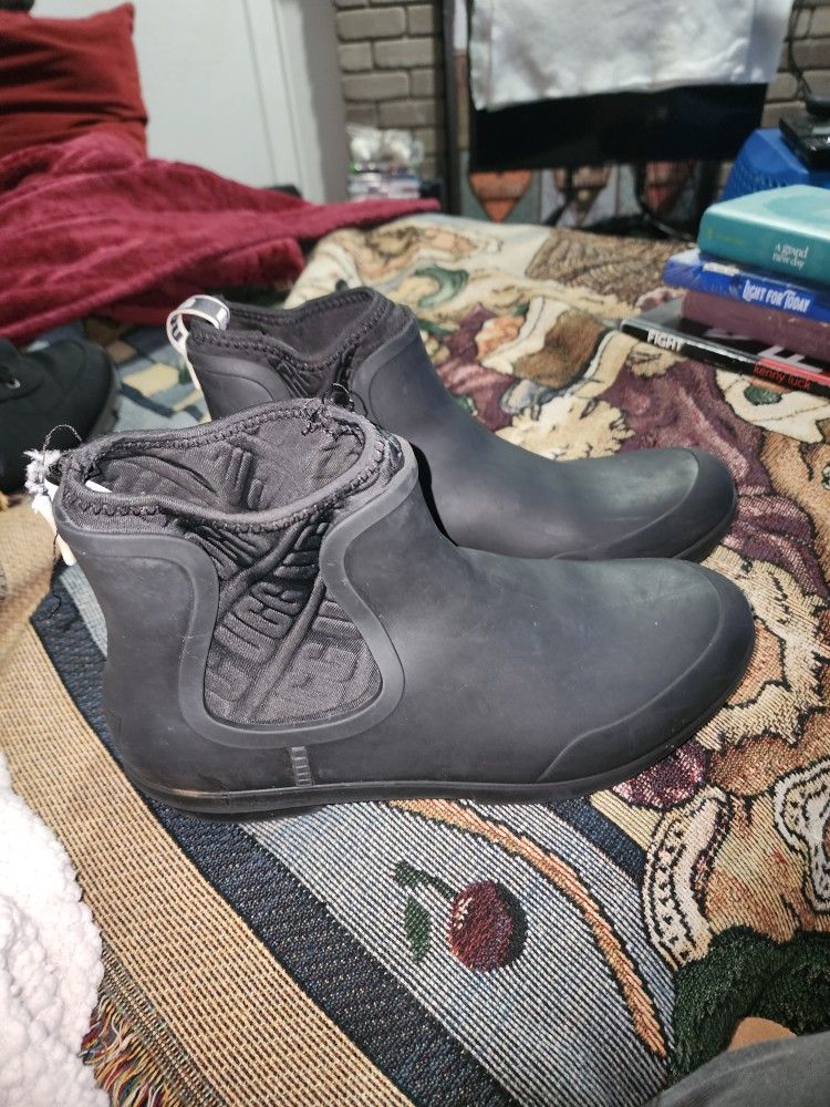 UGG BOOTS size 10 mens size 11 womens