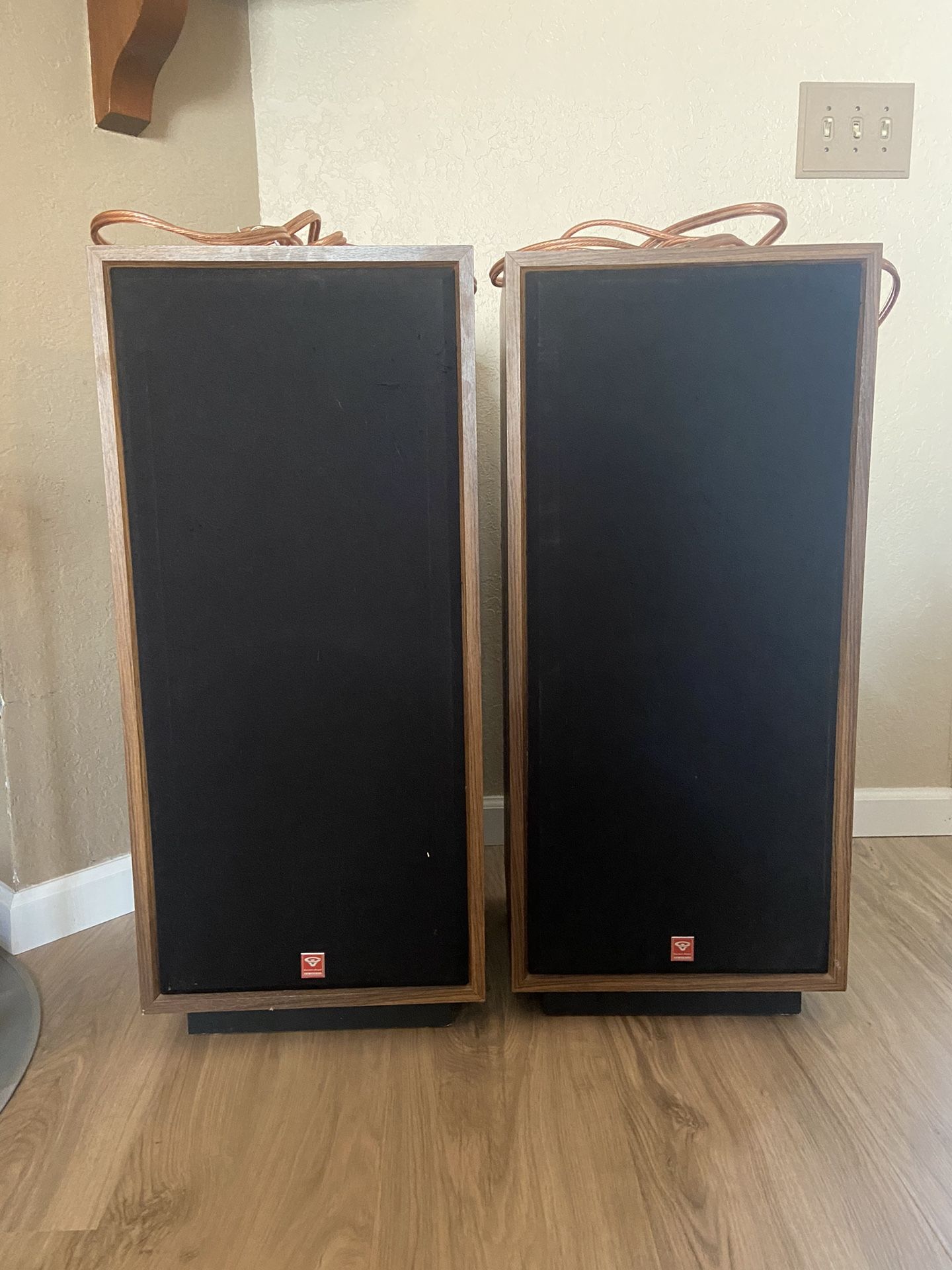 Cabinet Speakers 