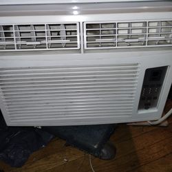 8,000 BTU AIR CONDITIONER 