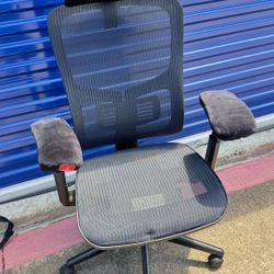 Full mesh chair with extra rest soft cushions and mesh head rest
