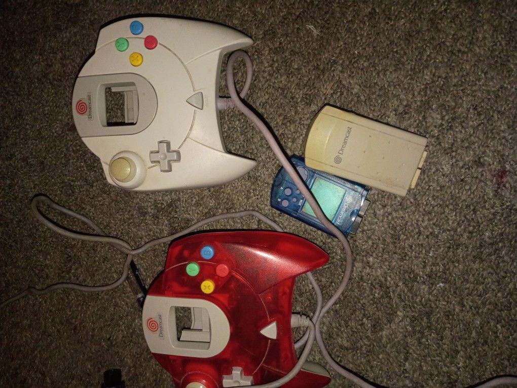 SEGA DREAMCAST + CABLES + CONTROLLERS + EXTRAS