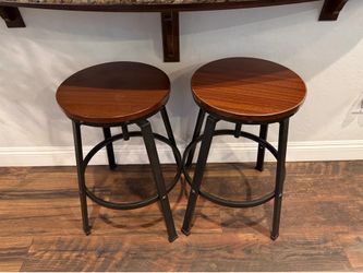 Set of barstools