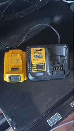 DeWalt DCB115 20V Battery Charger with Battery