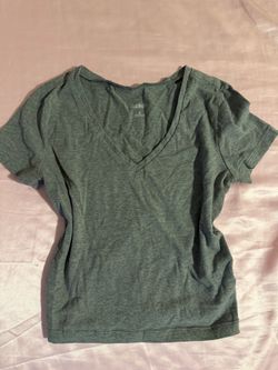 Wild Fable green v-neck shirt in size S