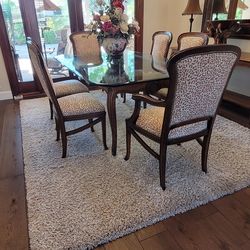 Dining Room Table and 6 Chairs