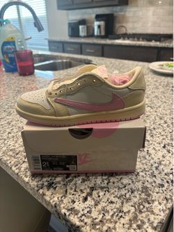 Jordan 1 Travis Scott 2.5y
