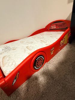 Disney Pixar Cars Lightning McQueen Toddler Bed (with Mattress)