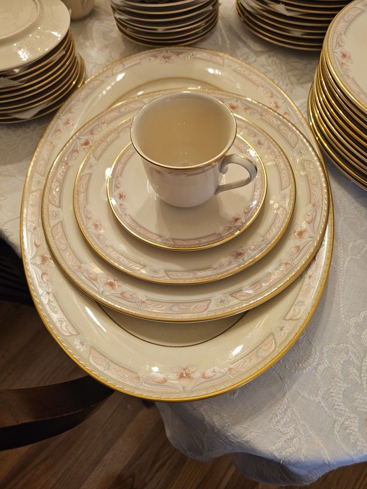 Lennox Bellaire China Set Of 12 Like New