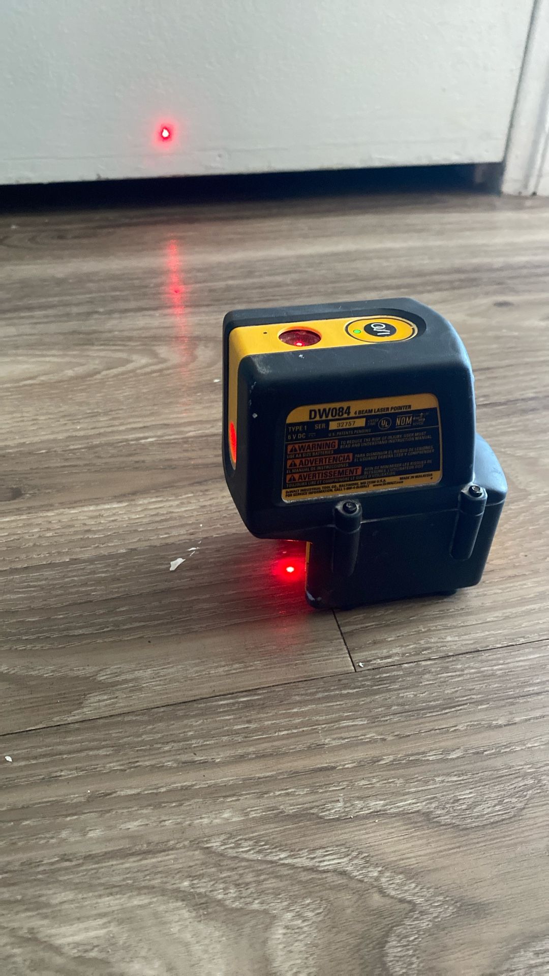 Dewalt Plumb Bob Laser DW084 ($msrp:150)