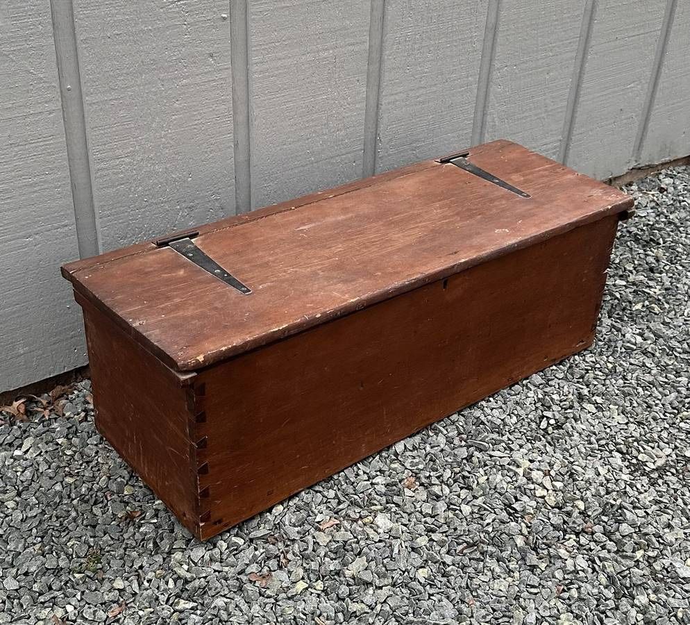 Antique Primitive All Wood Dovetailed Chest Trunk Tool Box Coffee Table Farmhouse Decor