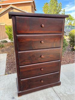 Solid Wood 5 Drawer Dresser Chest of Drawers Furniture Great Condition