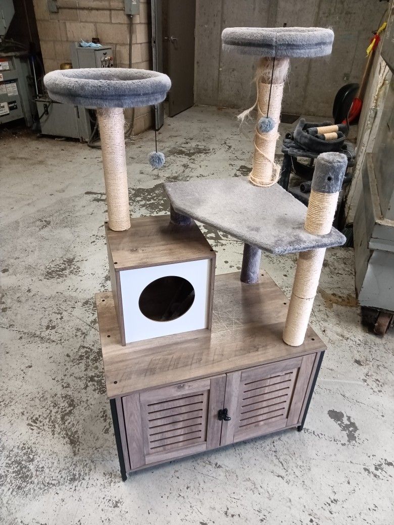 Cat Tower House Shevle
