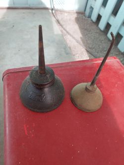 1 Ford Antique oil can
