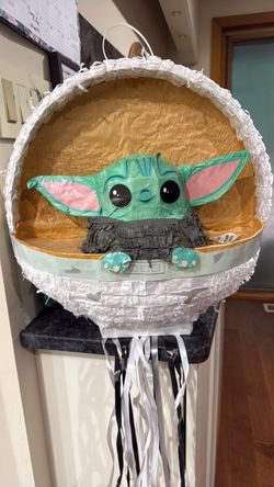 Baby Yoda - Star Wars Piñata