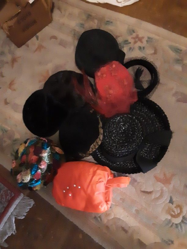 8 Vintage Hats And Muffler