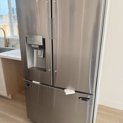 [BRAND NEW] LG 28 cu ft French Door Fridge - Retail $1699