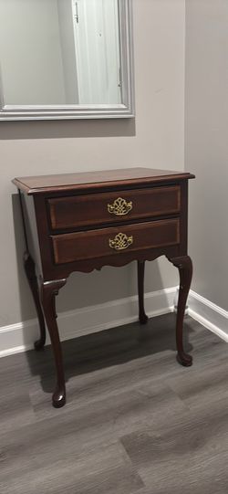 WOOD SIDE TABLE / ACCENT TABLE