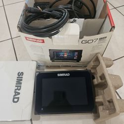 NEW Simrad GO7 XSE  Fishfinder GPS With Transducer
